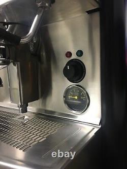 1 Machine À Expresso De Groupe, Tank Fed, Entièrement Remis À Neuf À Un Niveau Élevé