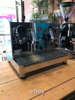 2 Groupe Espresso Machine Bundle Avec Grinder, Accessoires Et Emballage- Presque Nouveau