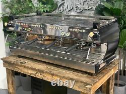 La Marzocco Gb5 4 Group Machine à café expresso commerciale Barista noire et dorée