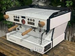 La Marzocco Linea Pb 2 Groupe Machine à café expresso en noir, blanc et bois