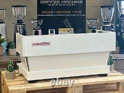 La machine à café commerciale La Marzocco Linea Classic AV 3 Group nacre