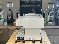 La machine à café commerciale La Marzocco Linea Classic AV 3 Group nacre