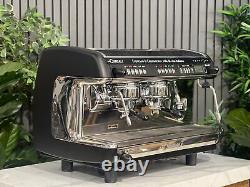 La machine à café espresso commerciale La Cimbali M39 Dosatron Gt Black 2 Group