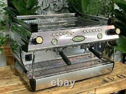 La machine à café espresso commerciale La Marzocco Gb5 2 Group Chrome pour café-barista