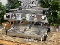 La machine à café expresso La Marzocco Gb5 2 Group Chrome pour café commercial, café latte, bar