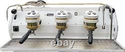 La machine à café expresso La Marzocco Strada AV 3 groupes