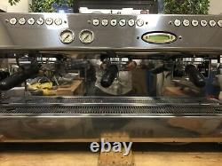 La machine à café expresso commerciale La Marzocco Gb5 3 Group Chrome pour café-barista.