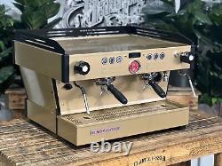 La machine à café expresso commerciale La Marzocco Linea Pb 2 Group Gold & Black Bar