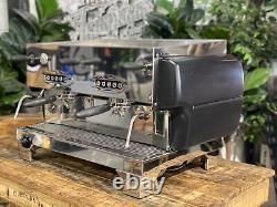 La machine à café expresso commerciale La San Marco 80e Liscea 2 Group en noir mat