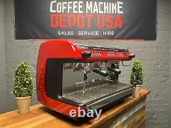 La machine à espresso commerciale La Cimbali M39 Dosatron 2 Group