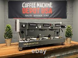 La machine à espresso commerciale personnalisée La Marzocco Linea Classic AV 3 Group.