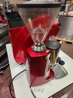 Machine à café commerciale compacte à 2 groupes Red Gaggia GD avec broyeur rouge Mazzer
