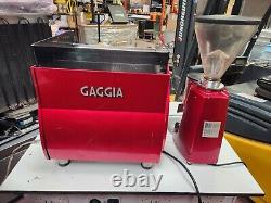 Machine à café commerciale compacte à 2 groupes Red Gaggia GD avec broyeur rouge Mazzer
