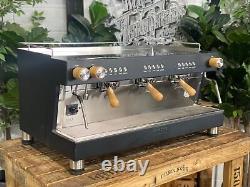 Machine à café espresso Ascaso Barista Pro 3 groupes noire et en bois commercial