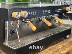 Machine à café espresso Ascaso Barista Pro 3 groupes noire et en bois commercial