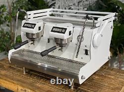 Machine à café espresso commerciale Synesso Sabre 2 Group Full White pour café latte