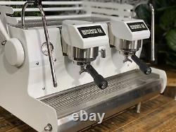 Machine à café espresso commerciale Synesso Sabre 2 Group Full White pour café latte