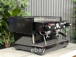 Machine à café expresso La Marzocco Linea Classic 2 Group, couleur noir mat, pour usage commercial