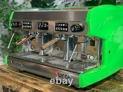 Machine à café expresso Wega Polaris 2 Group avec poignées en bois vert de haute tasse