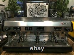 Machine à café expresso Wega Polaris 3 Group en métal noir pour restaurant et café