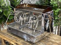 Machine à café expresso Wega Vela 2 en chrome pour café commercial, barista et latte.