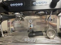 Machine à café expresso automatique 2 groupes avec broyeur - Ensemble complet