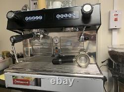 Machine à café expresso automatique 2 groupes avec broyeur - Ensemble complet