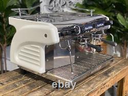 Machine à café expresso commerciale Expobar Ruggero 2 groupes blanche pour barista de café