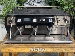 Machine à café expresso commerciale San Remo F18 3 groupes noire pour barista de café latte