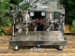 Machine à café expresso commerciale en acier inoxydable Ecm Technika 2 groupes pour café.