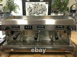 Machine à café expresso en chrome à haute tasse Wega Polaris 3 groupes pour café restaurant