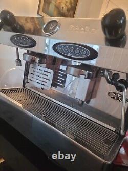 Machine à cappuccino et espresso Fracino 2 groupes, moulin à café La Pavoni, boîte à déchets.