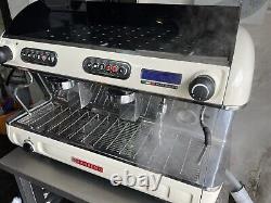 Machine à espresso commerciale San Remo Verona 2 Group, finition crème brillante