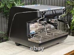 Nouvelle machine à café expresso compacte à 2 groupes Nuova Simonelli Appia Life, toute neuve, pour barista