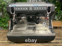Nouvelle machine à café expresso compacte à haute tasse 2 groupes Nuova Simonelli Appia Life.
